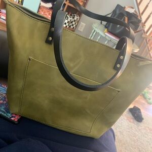 Brand new Portland large leather zip tote in Anjou
